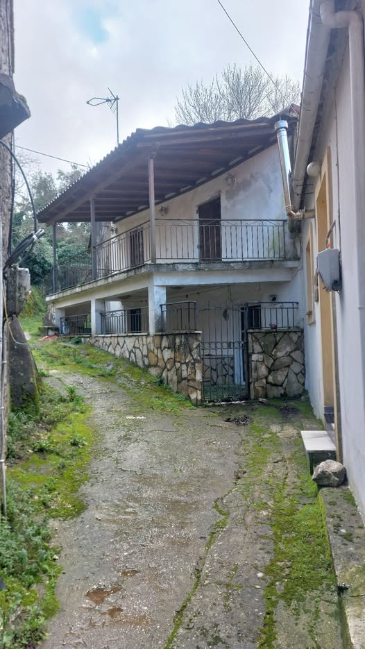 Πωλείται οικία στον Στρινήλα