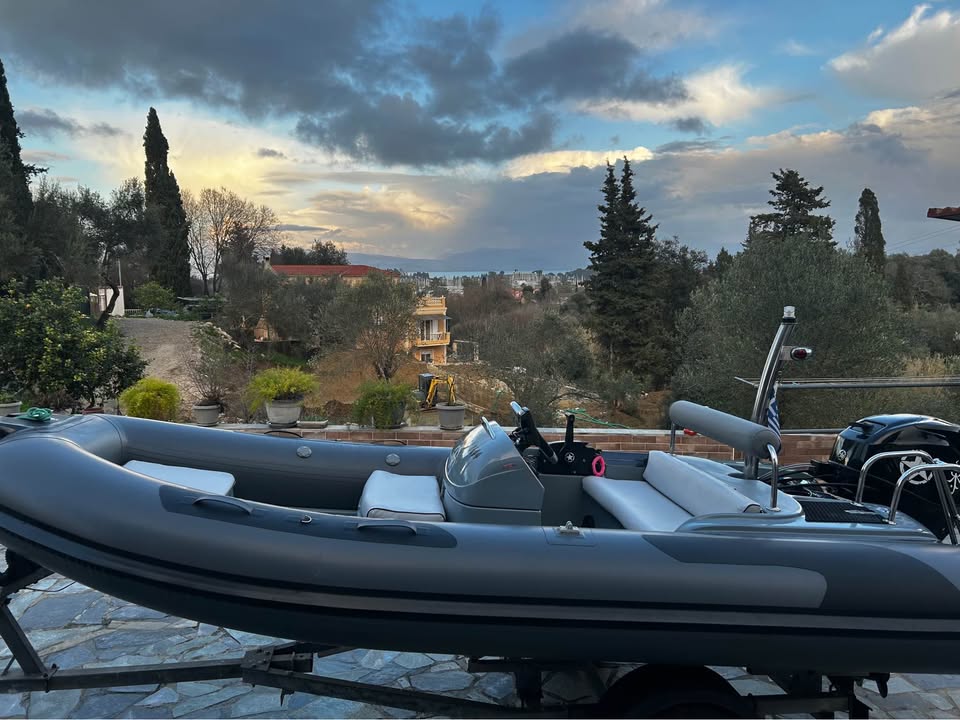 Πωλείται φουσκωτό 4,20 AVON UK SEASPORT DELUXE 400 , 2024 model – 25hp 4stroke Mercury 20 ώρες