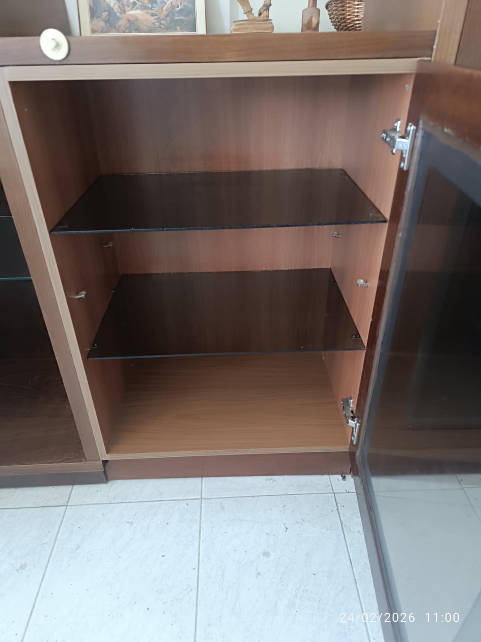 ΣΥΝΘΕΤΟ ΣΑΛΟΝΙΟΥ/ΒΙΤΡΙΝΑ (ΣΚΟΥΡΟ ΞΥΛΟ)