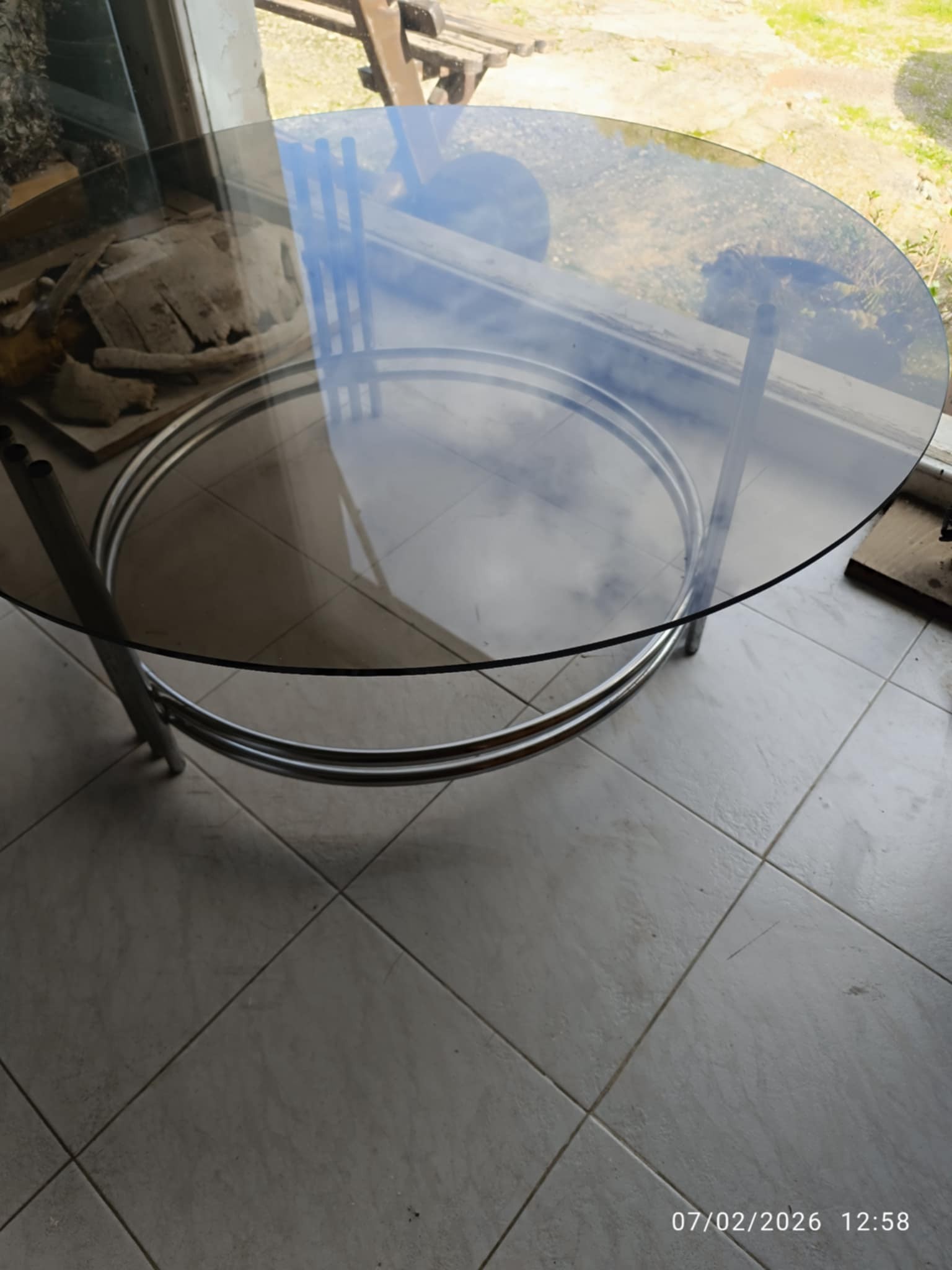 ΓΥΑΛΙΝΟ ΤΡΑΠΕΖΙ ΜΕ ΜΕΤΑΛΛΙΚΗ ΒΑΣΗ