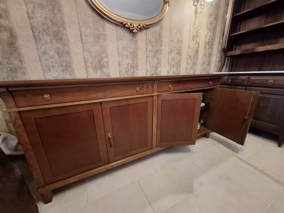 Μπουφές σαλονιού μασίφ ξύλο – βαριά κατασκευή – άριστη κατάσταση
