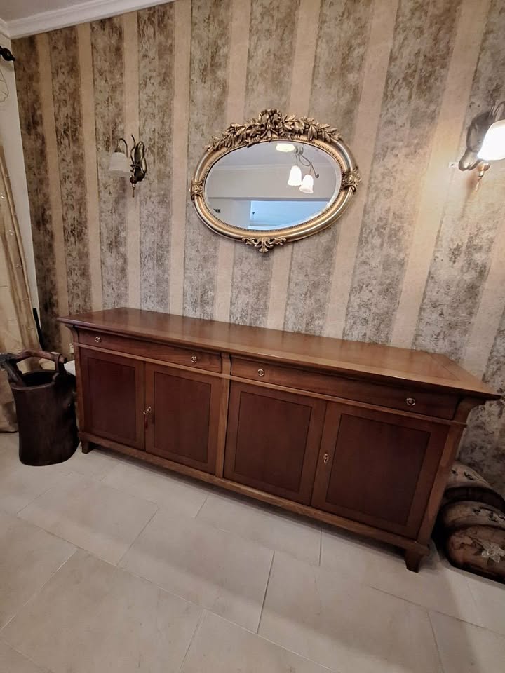 Μπουφές σαλονιού μασίφ ξύλο – βαριά κατασκευή – άριστη κατάσταση