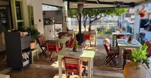 Ζητείται Βοηθός Σερβιτόρου