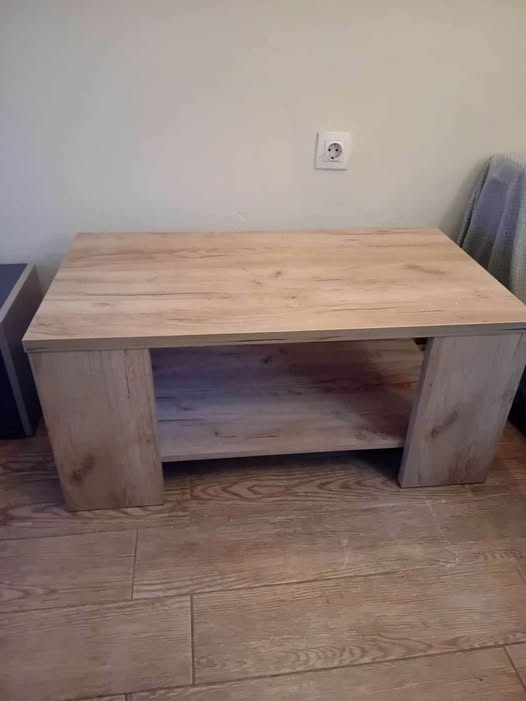 Πωλείται τραπεζάκι σαλονιού σε άριστη κατάσταση