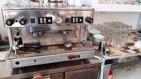 Πωλείται καφεμηχανη μαζί με τον μύλο καφέ